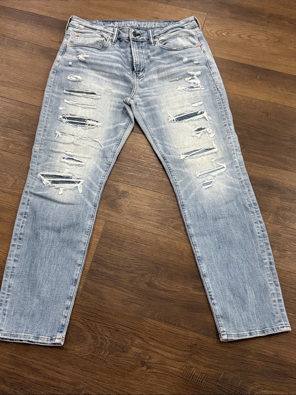 American Eagle Outfitters Light Wash Distressed Athletic Fit Jeans 32x32